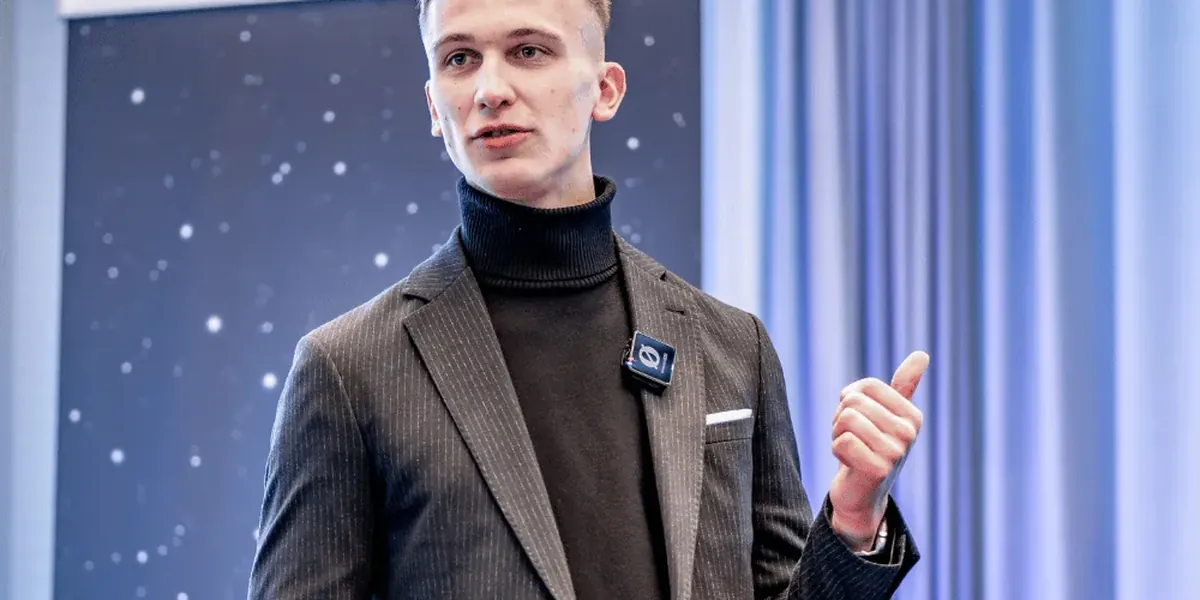 Speaker auf der Bühne bei einem stepX-Event